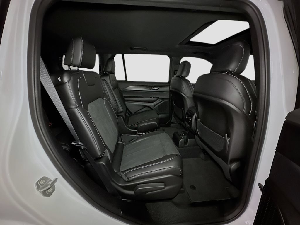 New 2025 Jeep Grand Cherokee L Altitude AWD/4WD image 36