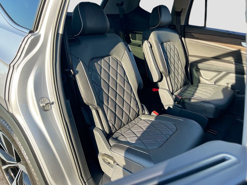 Used 2025 Volkswagen Atlas SEL Premium R-Line image 28