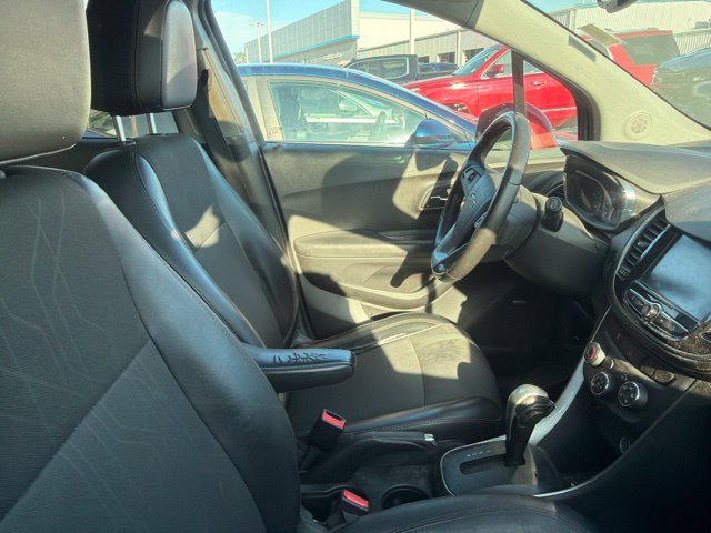 Used 2017 Chevrolet Trax LT w/ Sun & Sound Package FWD image 6