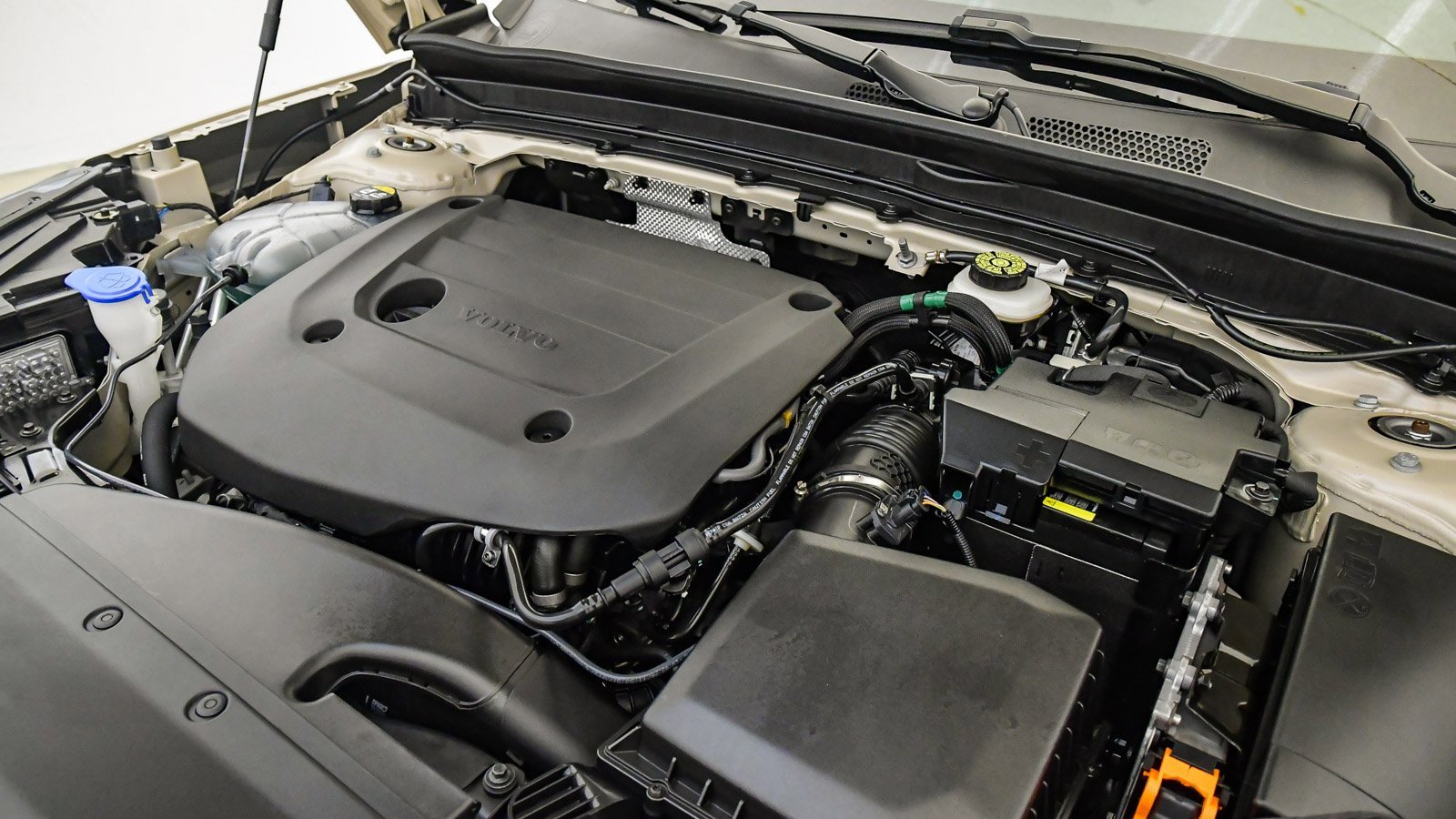 Certified 2025 Volvo XC40 B5 Ultra w/ Climate Package image 30