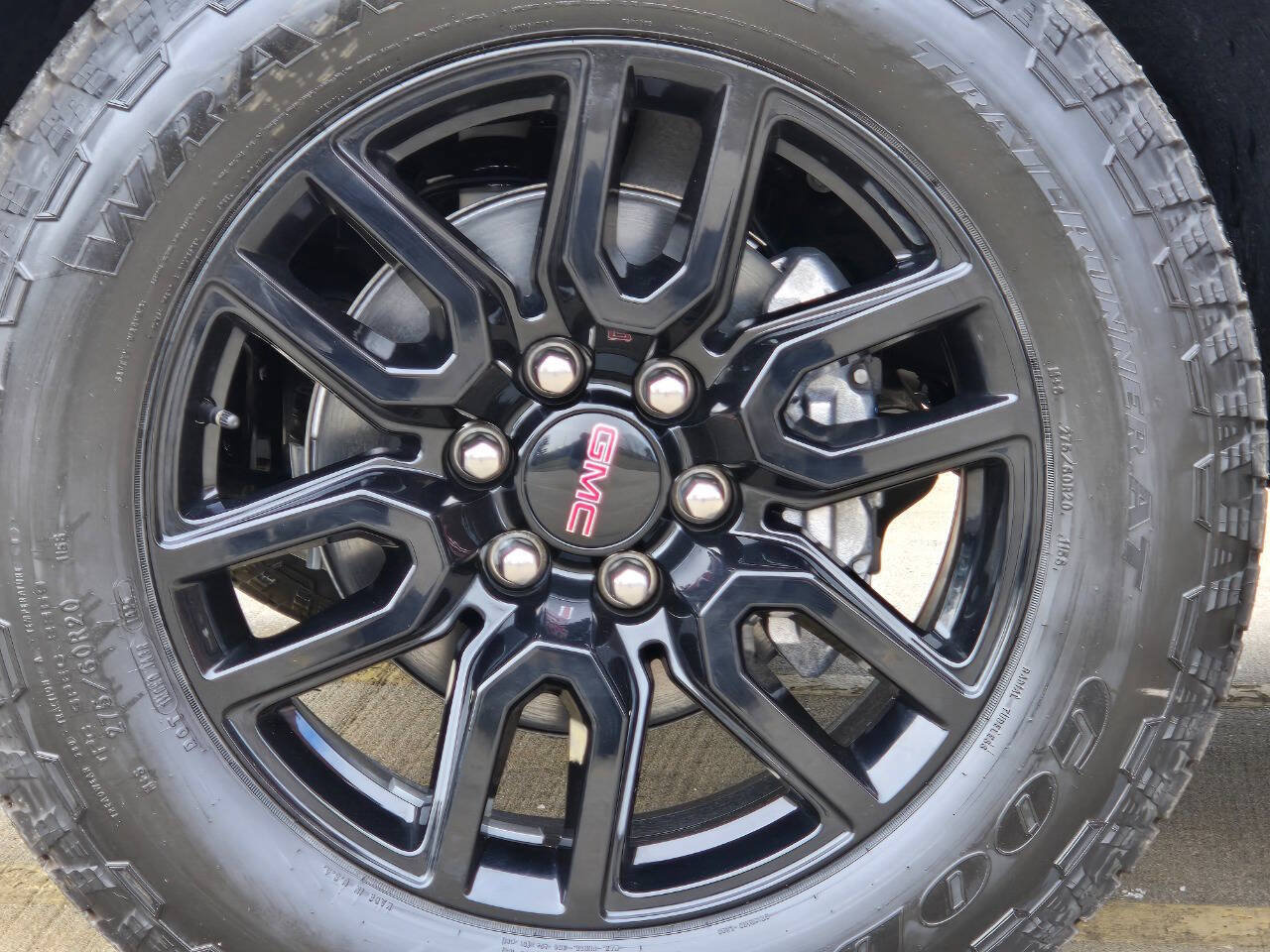 Used 2025 GMC Sierra 1500 Elevation w/ Elevation Premium Package AWD/4WD image 12