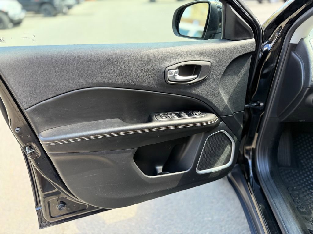 Used 2021 Jeep Compass Latitude w/ Convenience Group AWD/4WD image 18