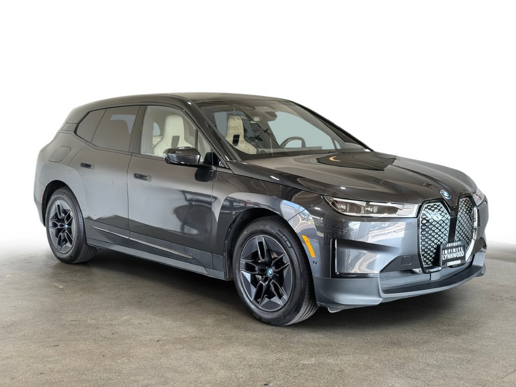 Used 2024 BMW iX xDrive50 AWD/4WD image 3