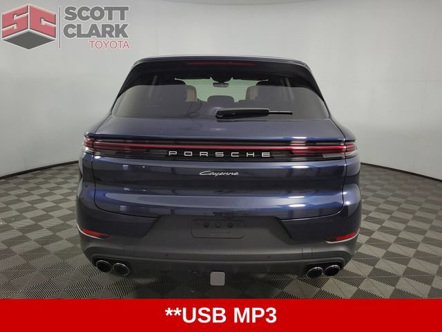 Used 2025 Porsche Cayenne AWD/4WD image 6