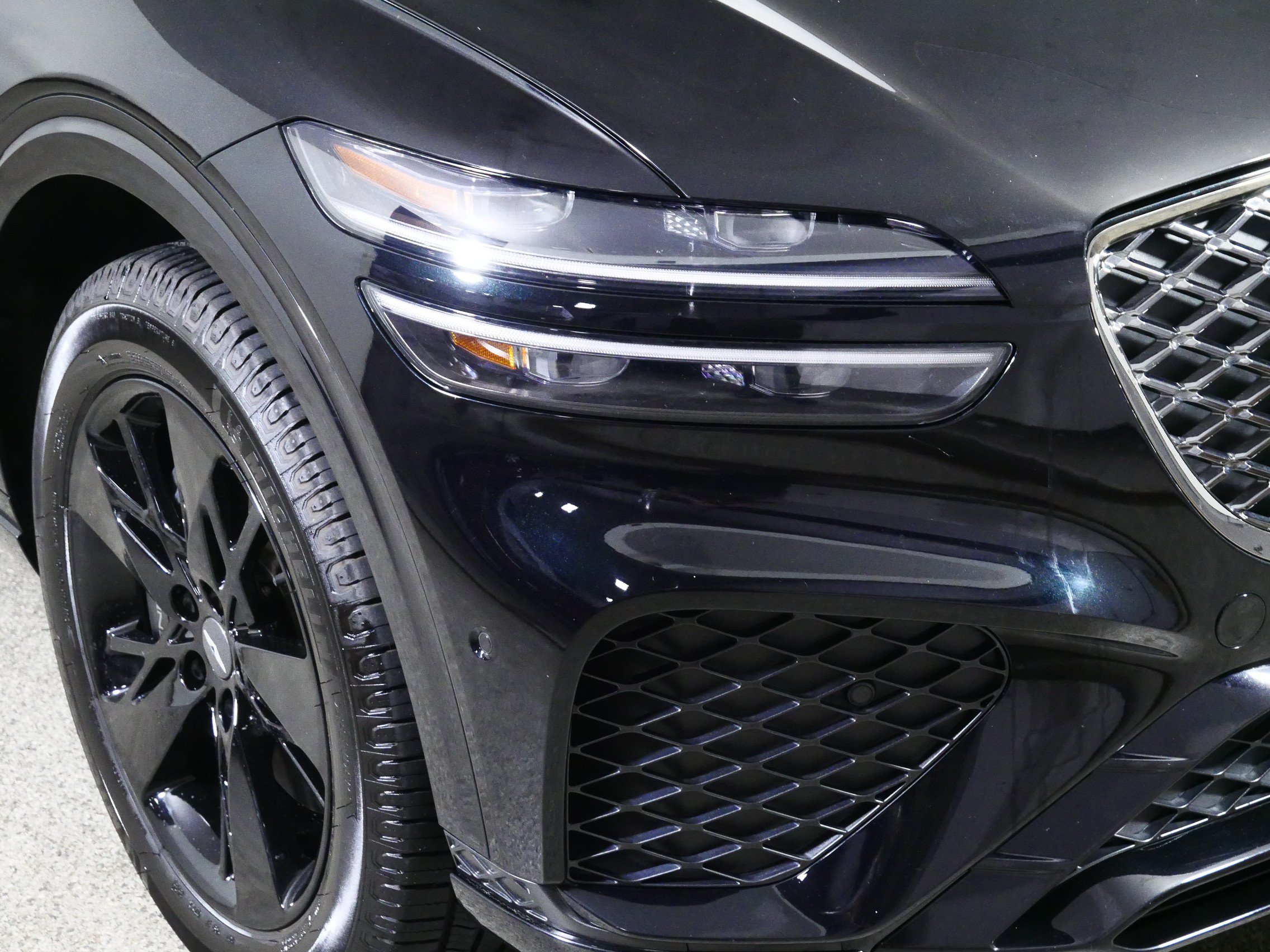 Used 2022 Genesis GV70 3.5T Sport w/ Sport Advanced Package AWD/4WD image 16