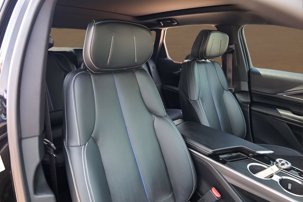 Certified 2024 Cadillac Lyriq Luxury AWD/4WD image 26