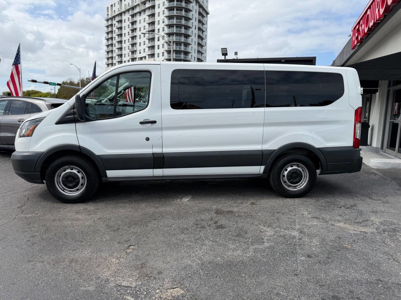 Used 2017 Ford Transit 150 XL RWD image 2