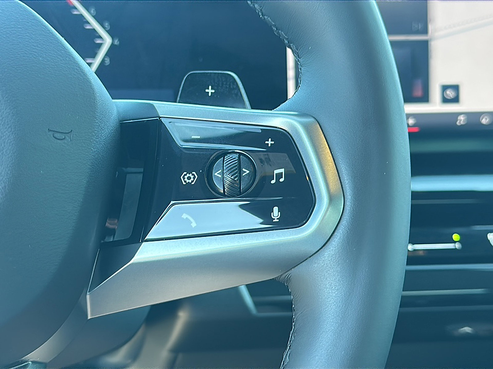 Certified 2024 BMW 530i w/ M Sport Package image 28