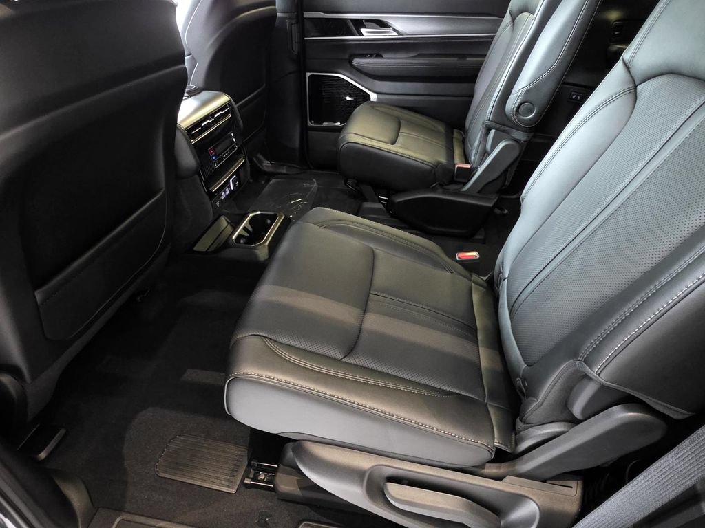 New 2025 Jeep Wagoneer L Series III w/ Premium Group I AWD/4WD image 10