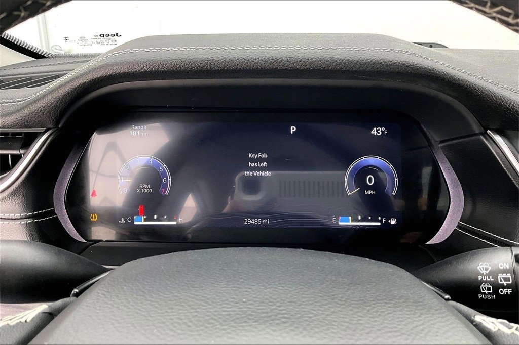 Used 2023 Jeep Grand Cherokee Limited w/ Black Appearance Package image 20