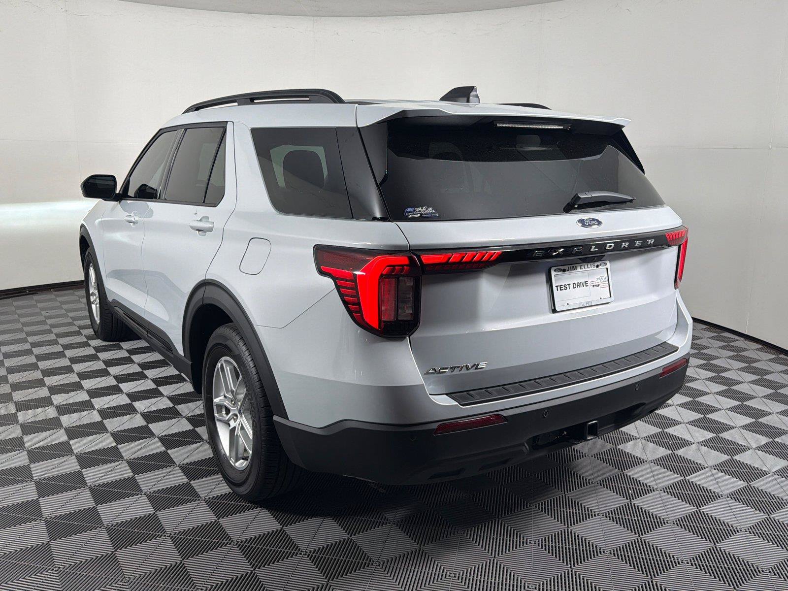 Used 2026 Ford Explorer Active RWD image 5