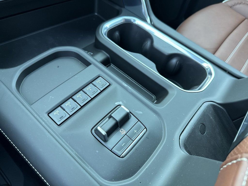 New 2026 GMC Sierra 3500 Denali Ultimate w/ LPO, Black Badging Package image 18