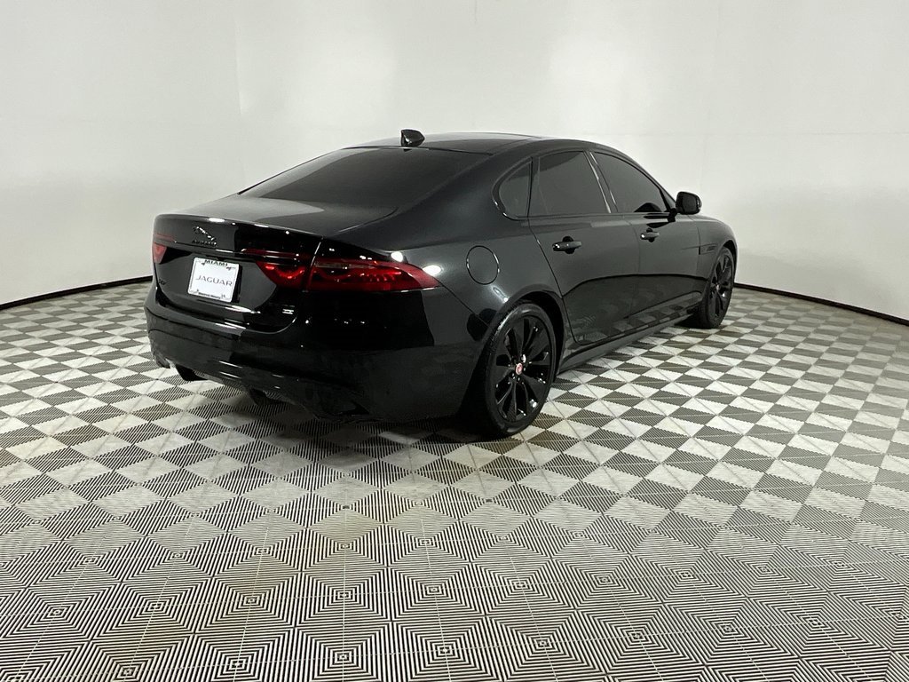 Used 2022 Jaguar XF R-Dynamic SE image 4