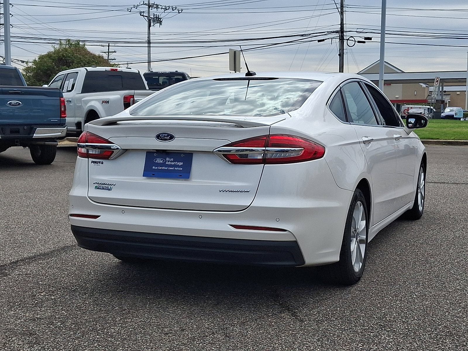 Used 2019 Ford Fusion Energi Titanium FWD image 10
