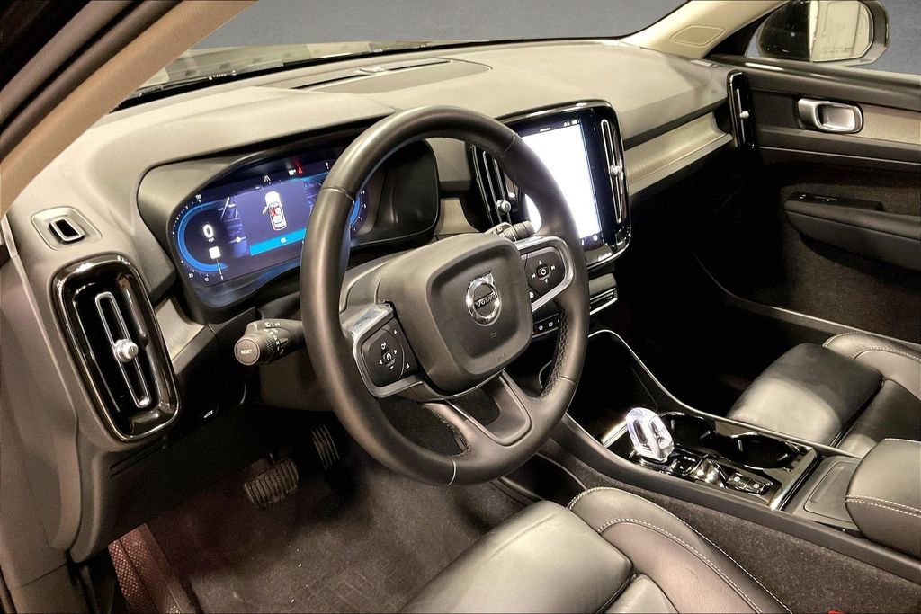 Certified 2023 Volvo XC40 B5 Plus w/ Protection Package Premier AWD/4WD image 17