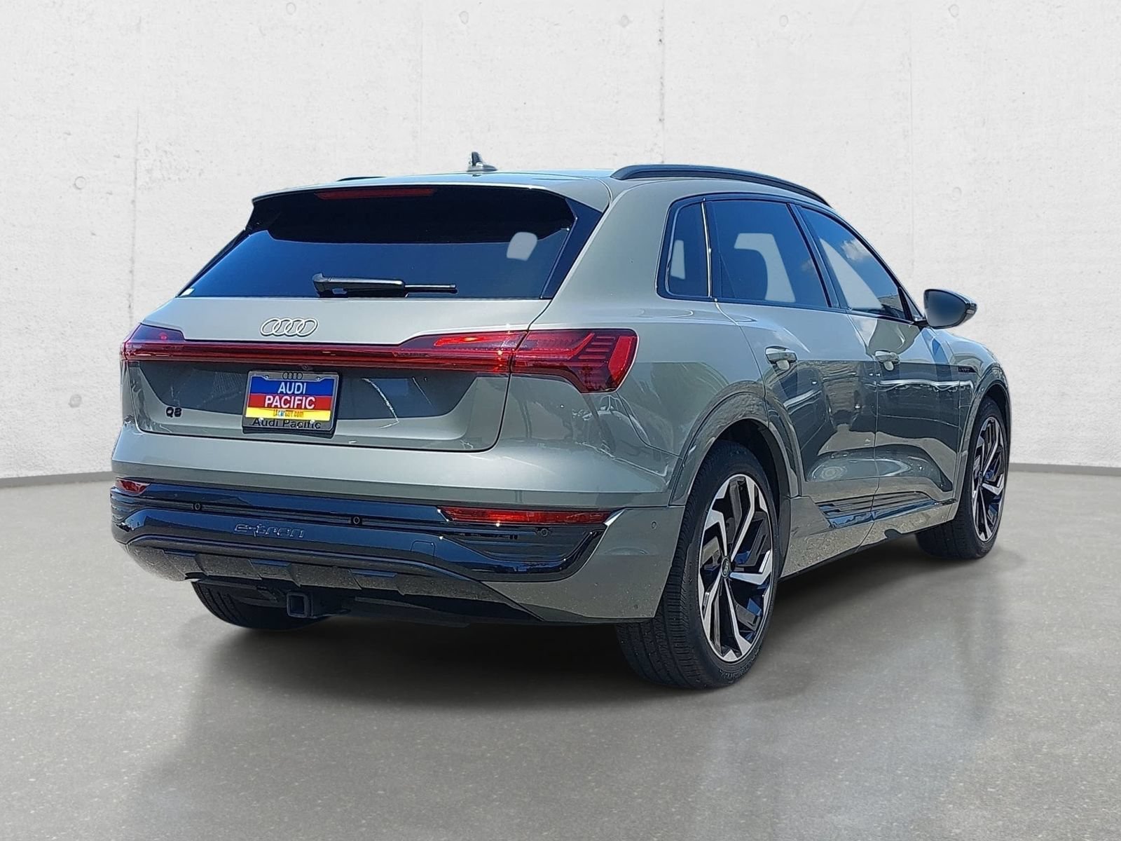 Used 2024 Audi Q8 e-tron Premium Plus w/ Prestige Package AWD/4WD image 5