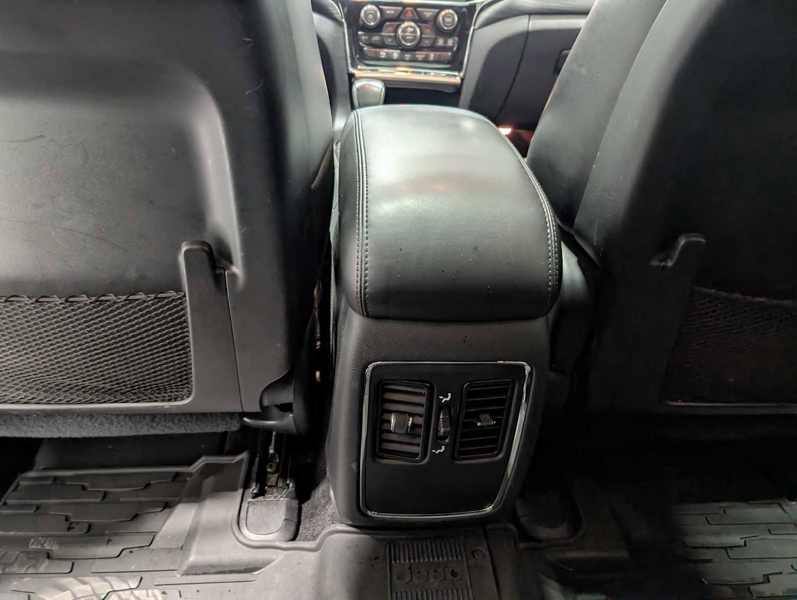 Used 2020 Jeep Grand Cherokee Laredo w/ Laredo X Package image 22