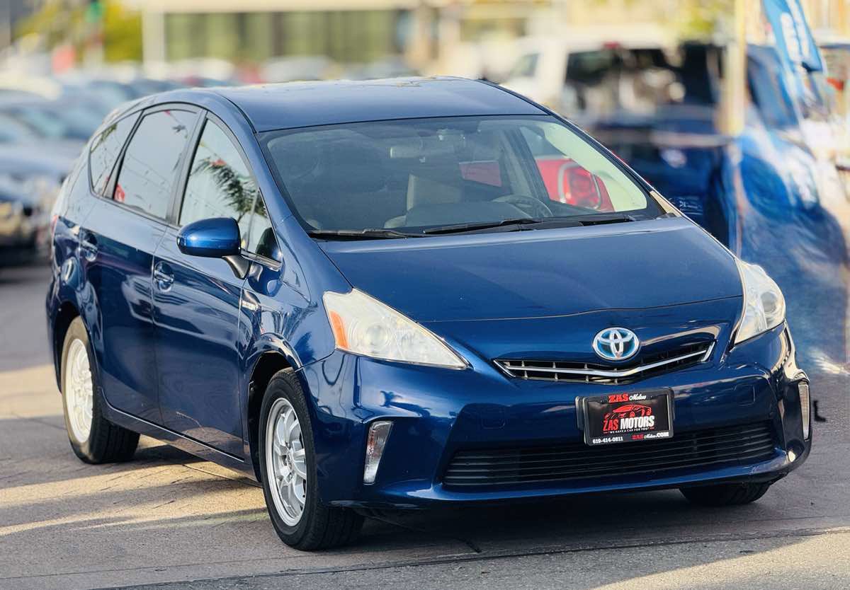Used 2014 Toyota Prius V Two image 4