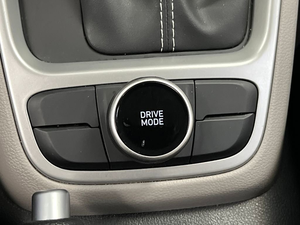 Used 2025 Hyundai Venue SEL image 42