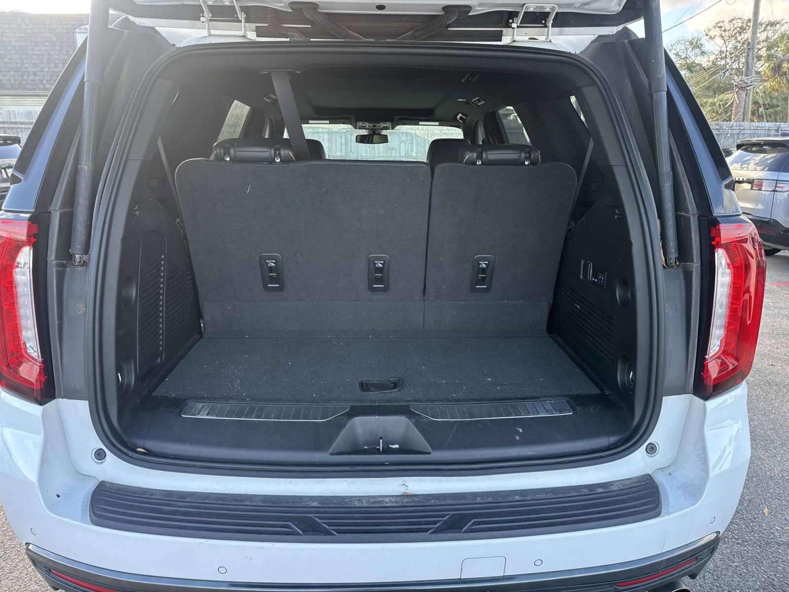 Used 2022 GMC Yukon AT4 image 8