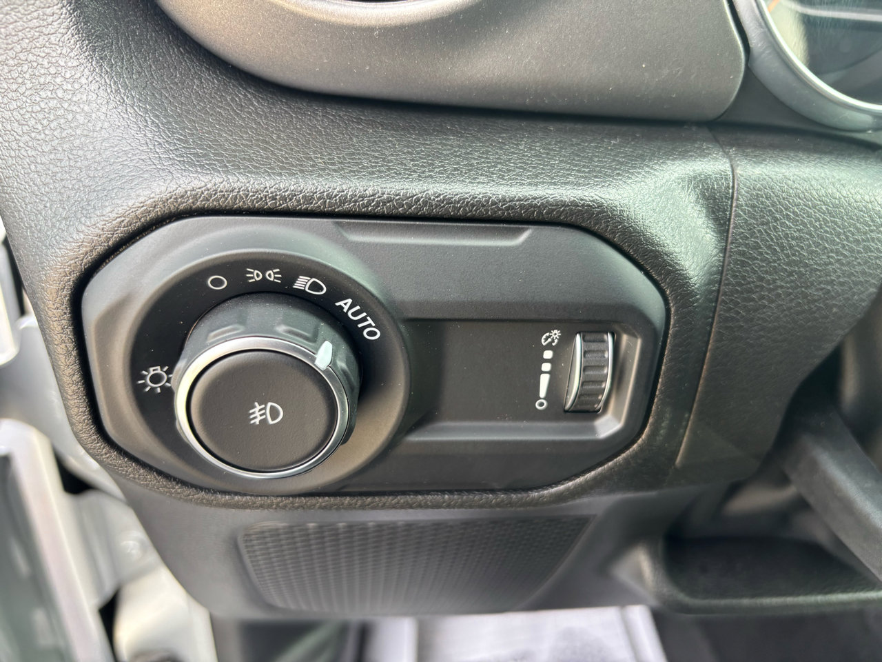 Used 2023 Jeep Wrangler Unlimited Sport image 16