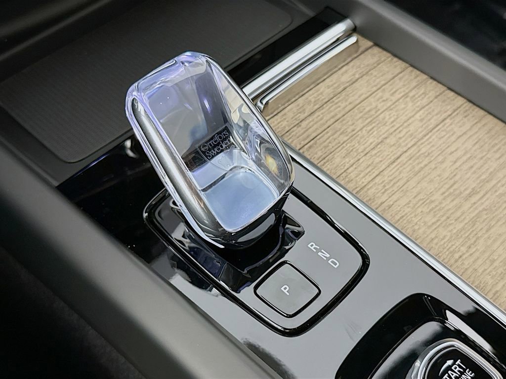 Used 2026 Volvo XC60 B5 Plus w/ Climate Package PRO image 16