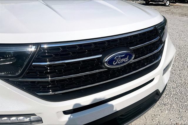 Used 2023 Ford Explorer XLT w/ Equipment Group 202A AWD/4WD image 30