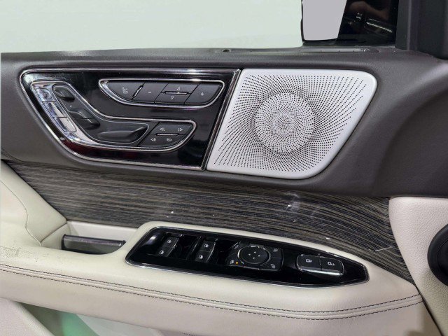 Used 2020 Lincoln Navigator L Black Label w/ Cargo Convenience Package image 22