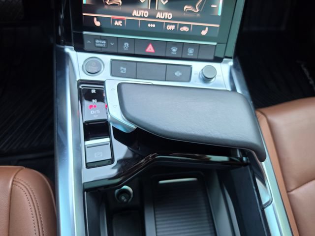 Used 2022 Audi e-tron Premium w/ Towing Package AWD/4WD image 50