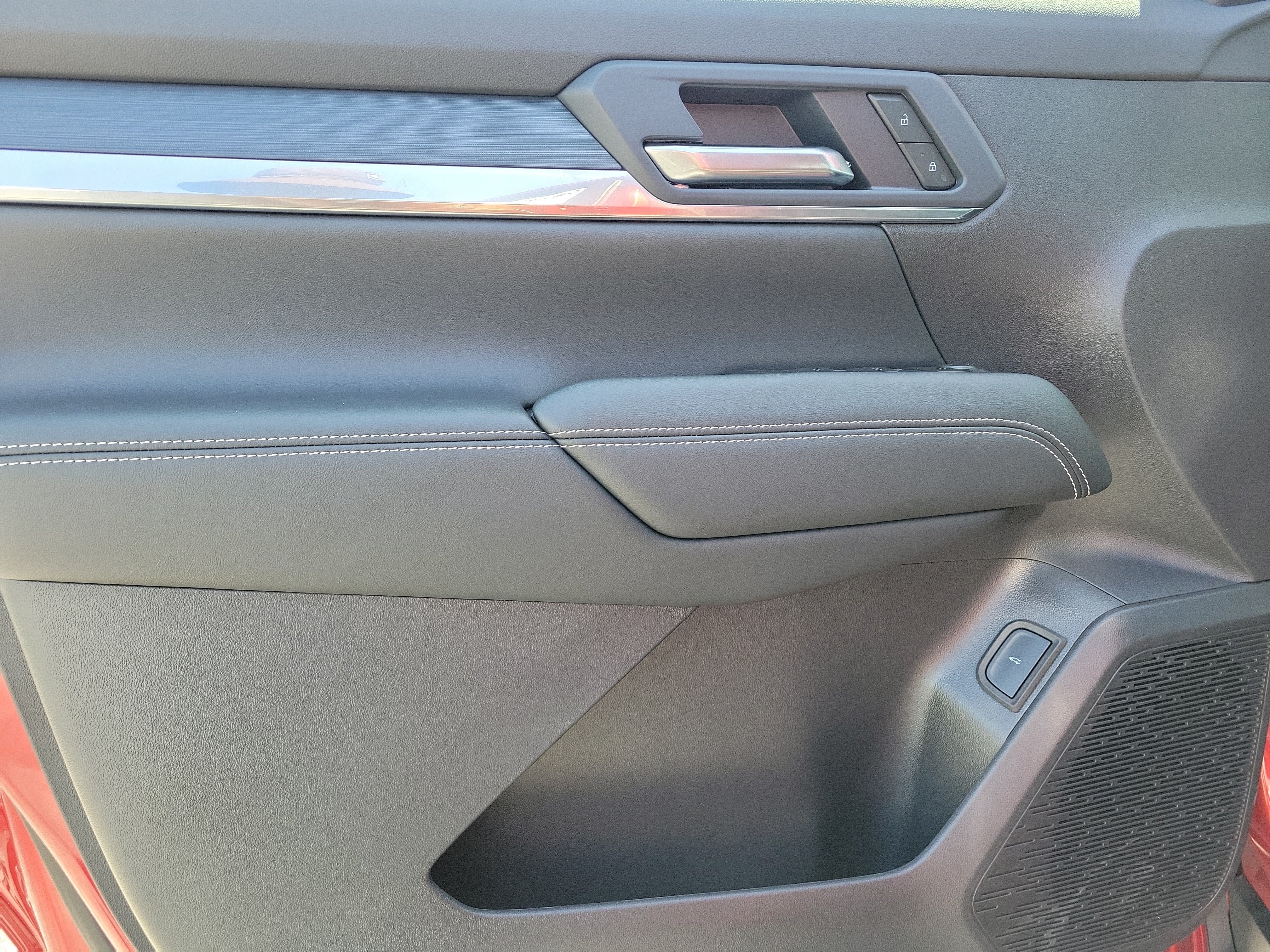 Used 2026 GMC Terrain Elevation w/ Elevation Premium Package FWD image 11