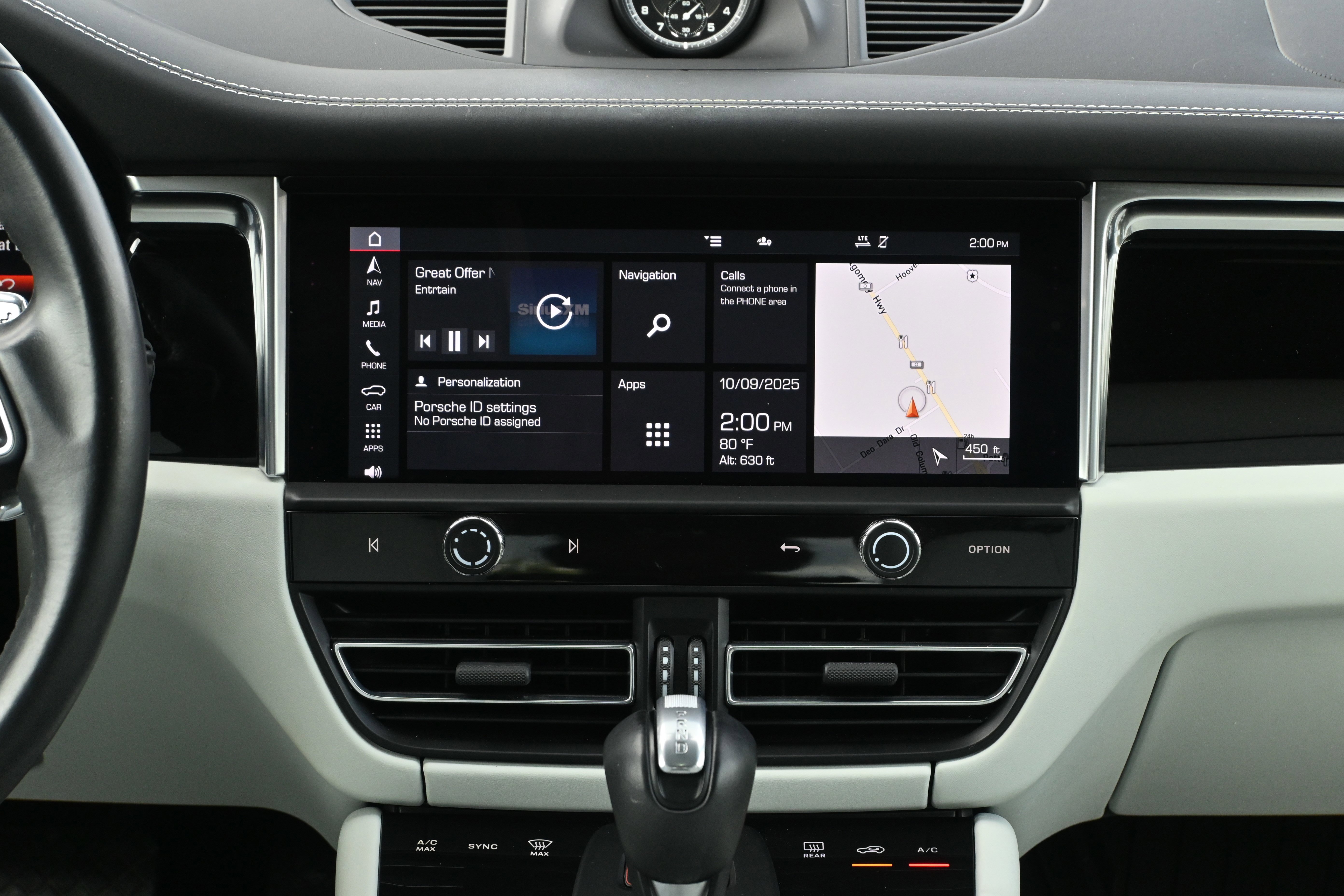 Used 2024 Porsche Macan w/ Premium Plus Package image 5