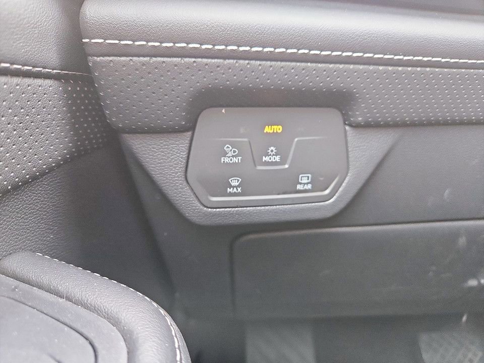 Used 2024 Volkswagen Atlas SE image 21