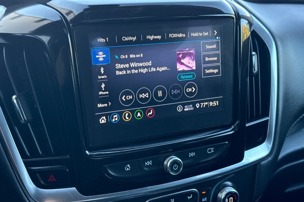 Used 2021 Chevrolet Traverse LT w/ LT Premium Package image 16