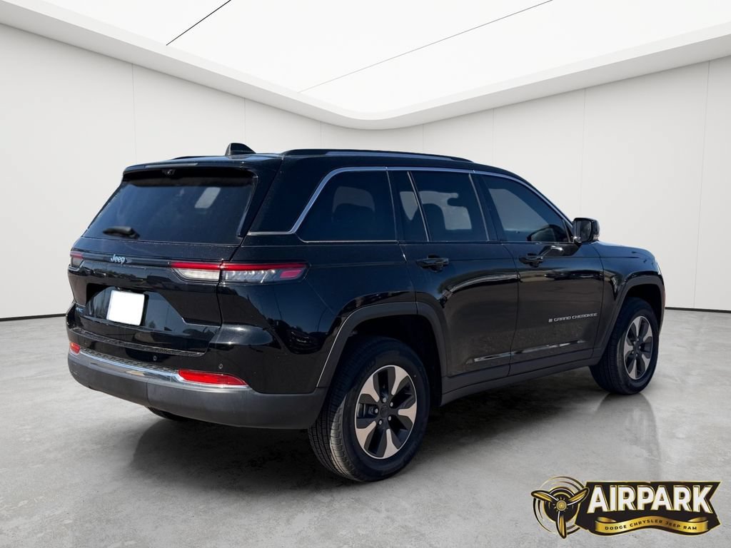 New 2023 Jeep Grand Cherokee 4WD 4xe w/ Luxury Tech Group II image 4