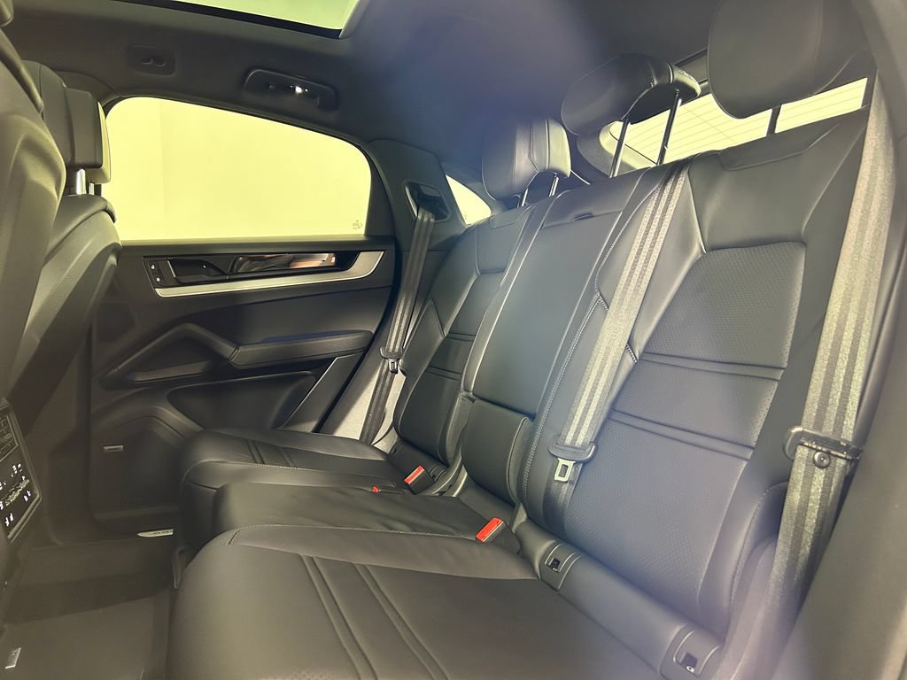 Used 2024 Porsche Cayenne Coupe AWD/4WD image 27