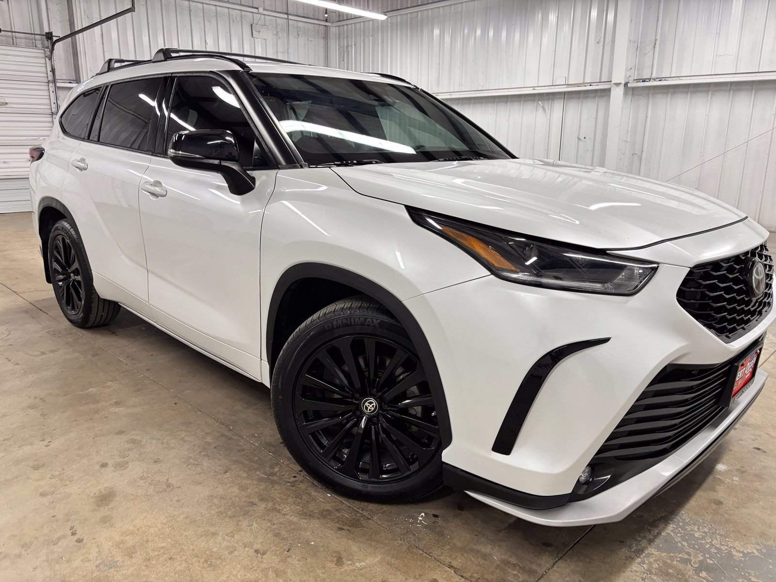 Used 2024 Toyota Highlander XSE FWD image 1