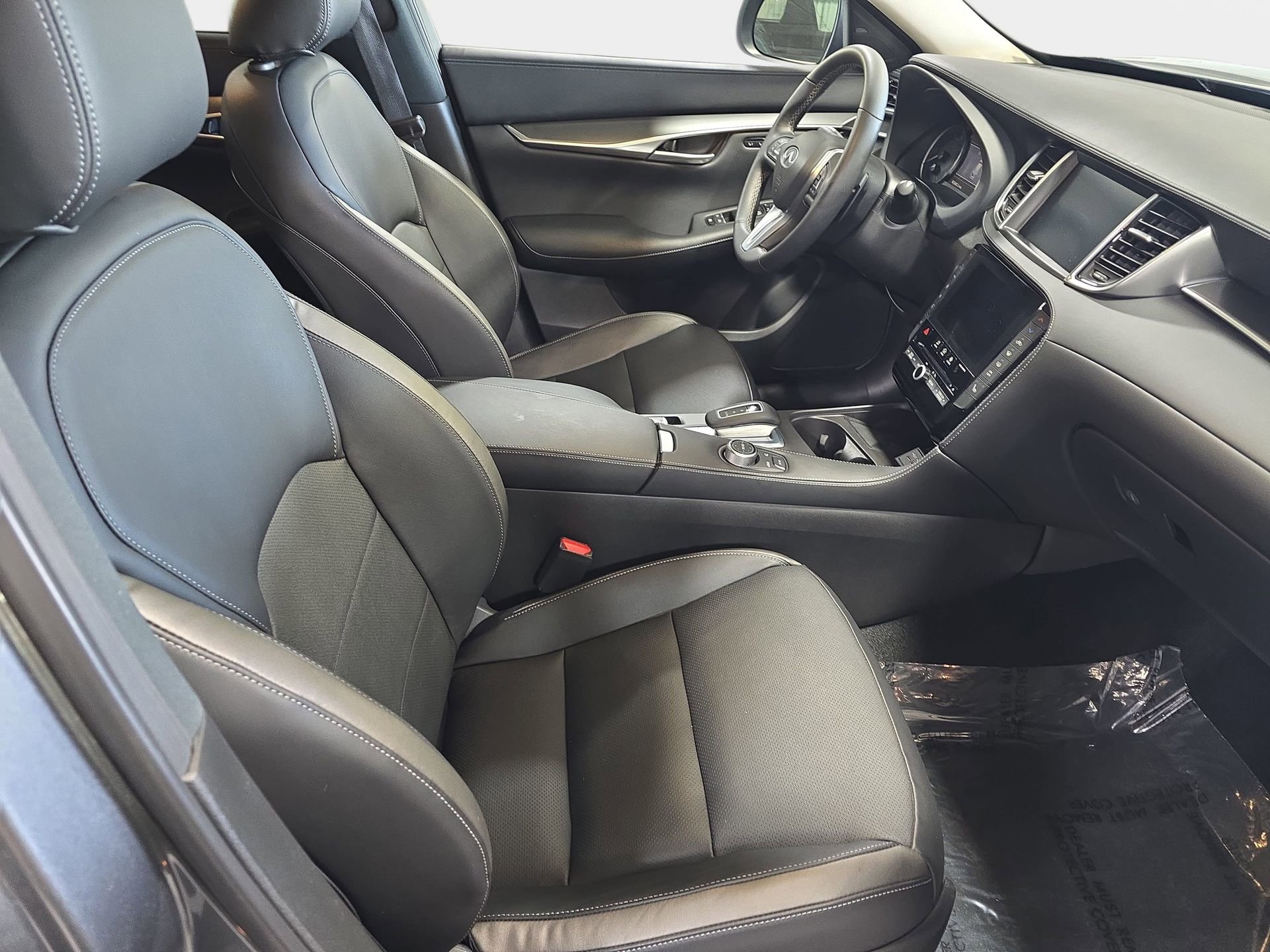 Certified 2025 INFINITI QX50 Luxe w/ Accent Package image 10