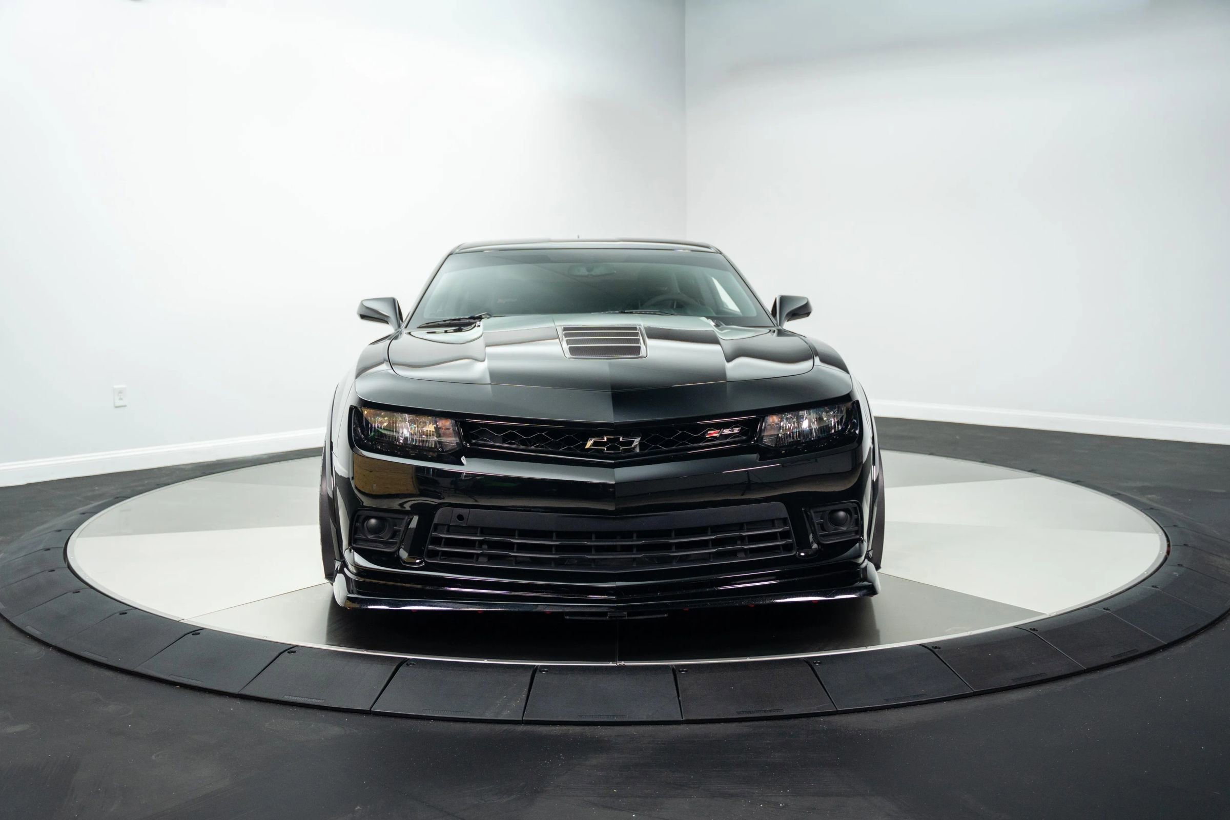 Used 2015 Chevrolet Camaro Z/28 image 2