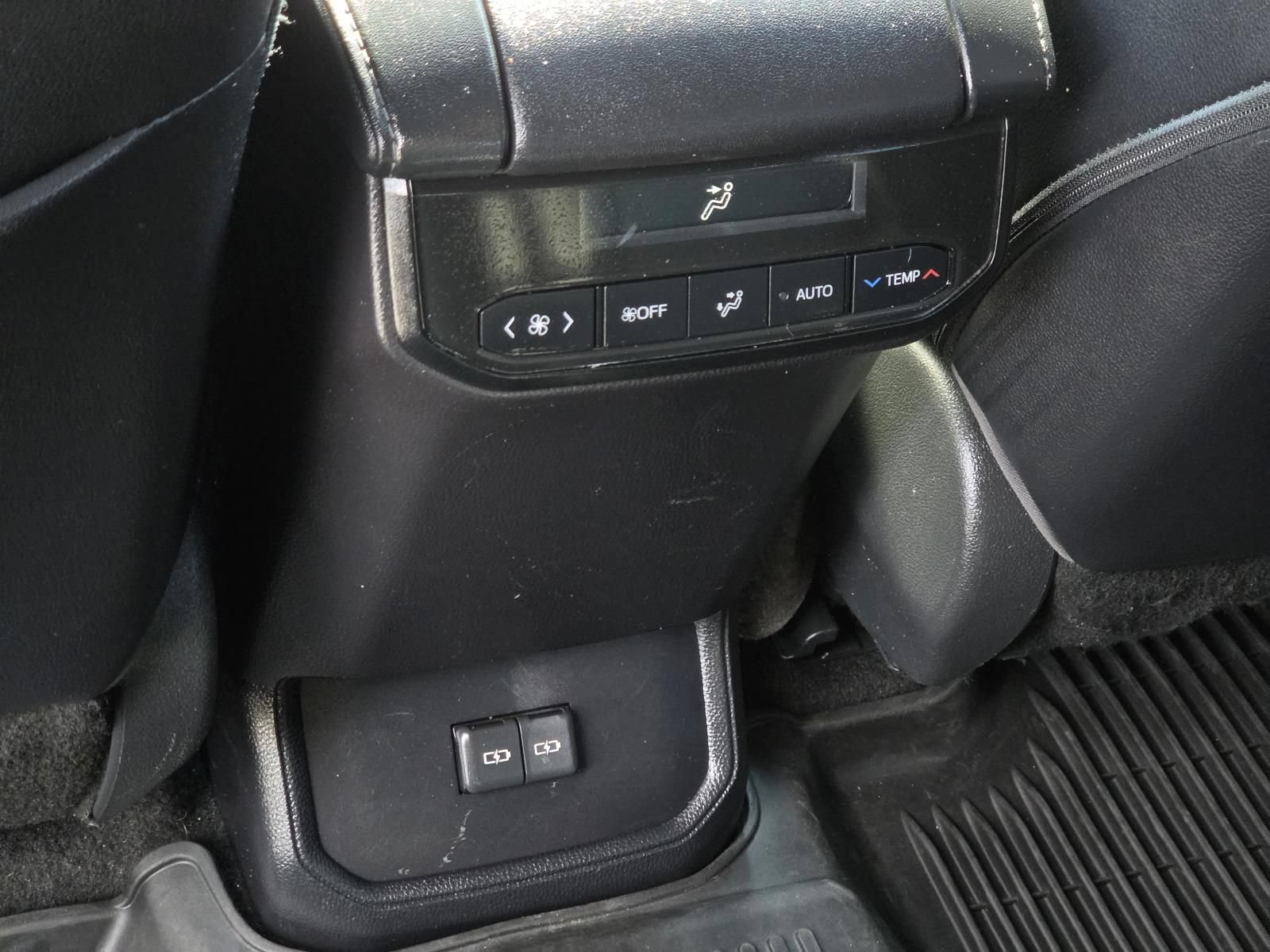 Used 2023 Toyota Highlander XSE AWD/4WD image 14