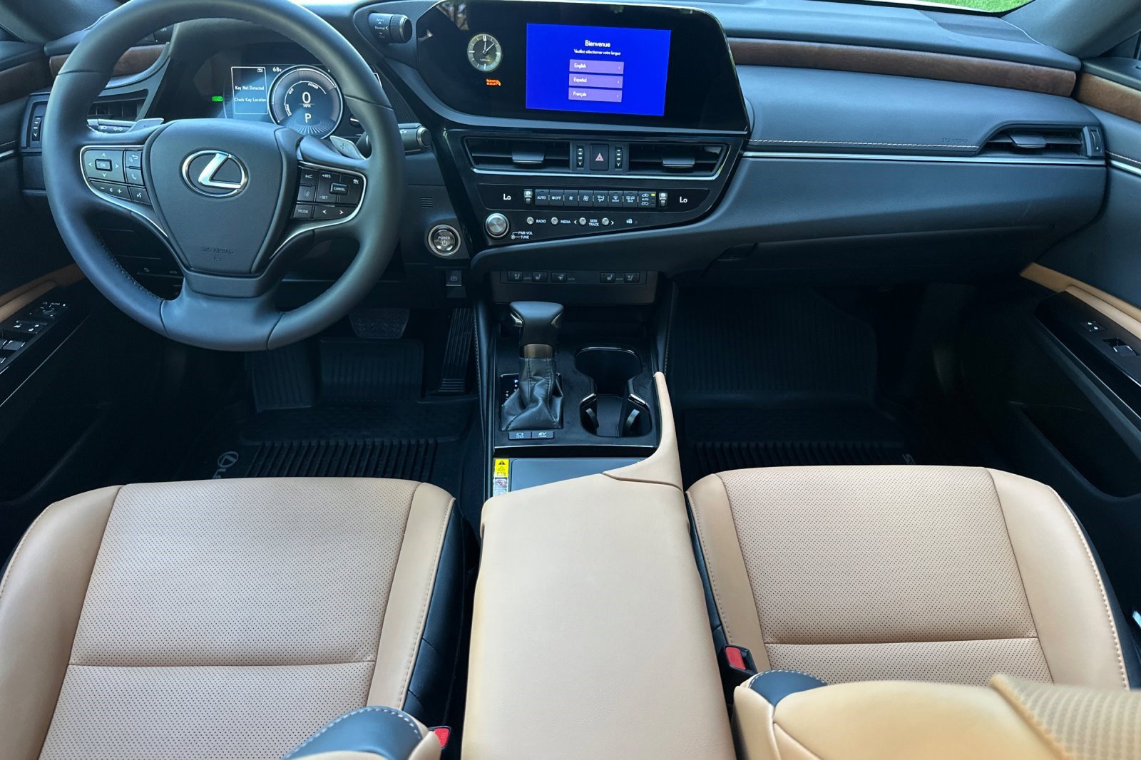 Used 2025 Lexus ES 300h w/ Premium Package image 17