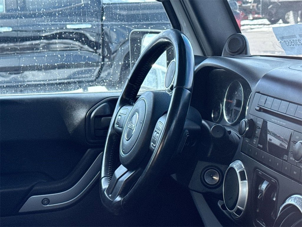 Used 2014 Jeep Wrangler Unlimited Sahara image 13