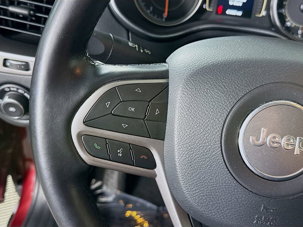 Used 2020 Jeep Cherokee Latitude Plus w/ Comfort/Convenience Group AWD/4WD image 22
