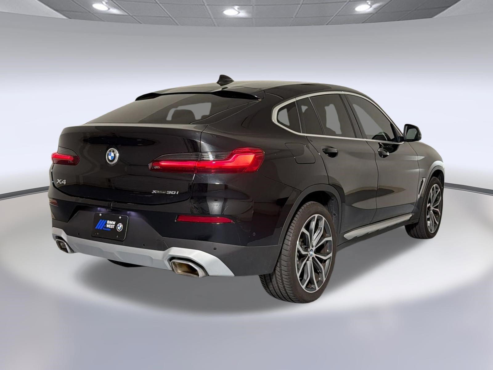 Used 2024 BMW X4 xDrive30i w/ Parking Assistance Package AWD/4WD image 9