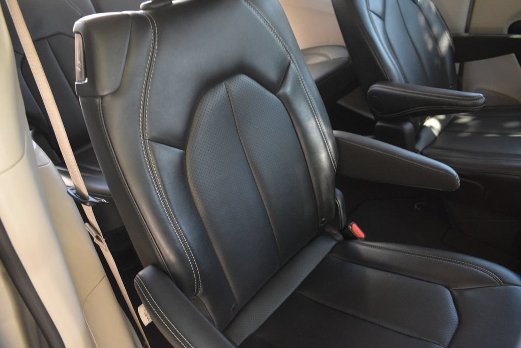 Used 2024 Chrysler Pacifica Touring-L FWD image 26