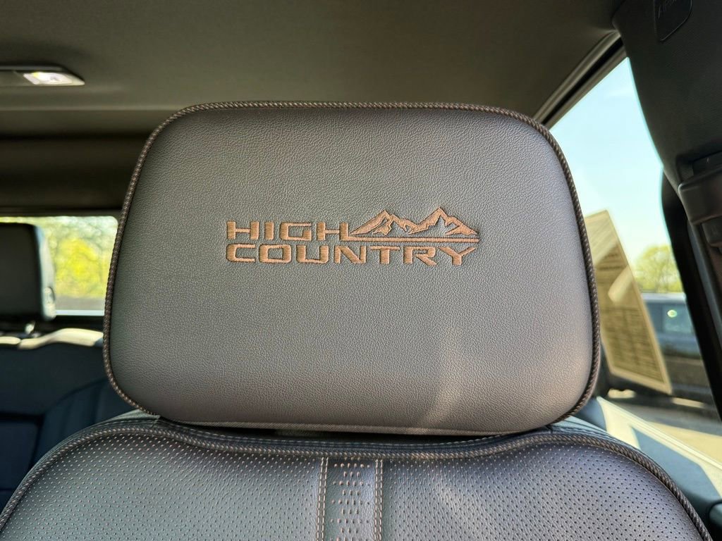 Used 2024 Chevrolet Silverado 2500 High Country w/ High Country Premium Package AWD/4WD image 17