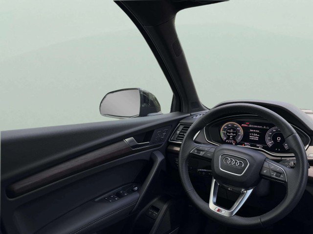 Certified 2025 Audi Q5 e Premium Plus w/ Premium Plus Package AWD/4WD image 12