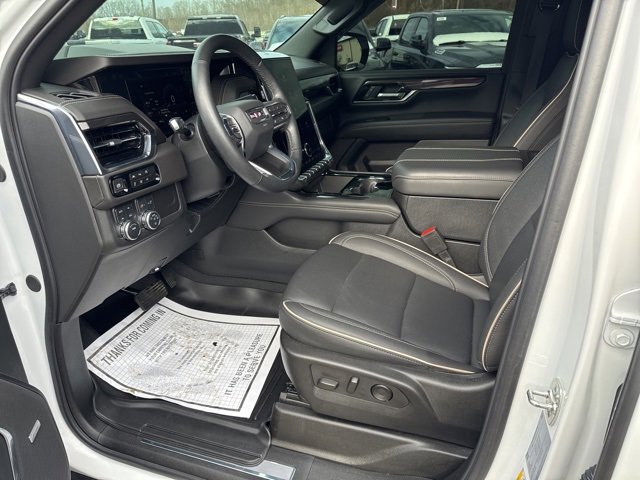 Used 2025 GMC Yukon XL Elevation image 17