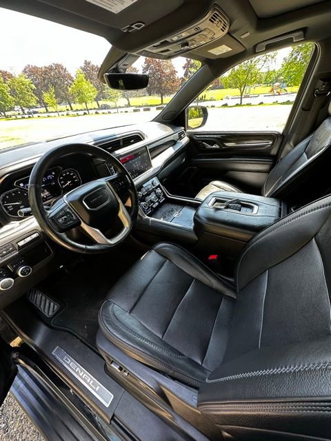 Used 2021 GMC Yukon Denali w/ Denali Premium Package AWD/4WD image 7