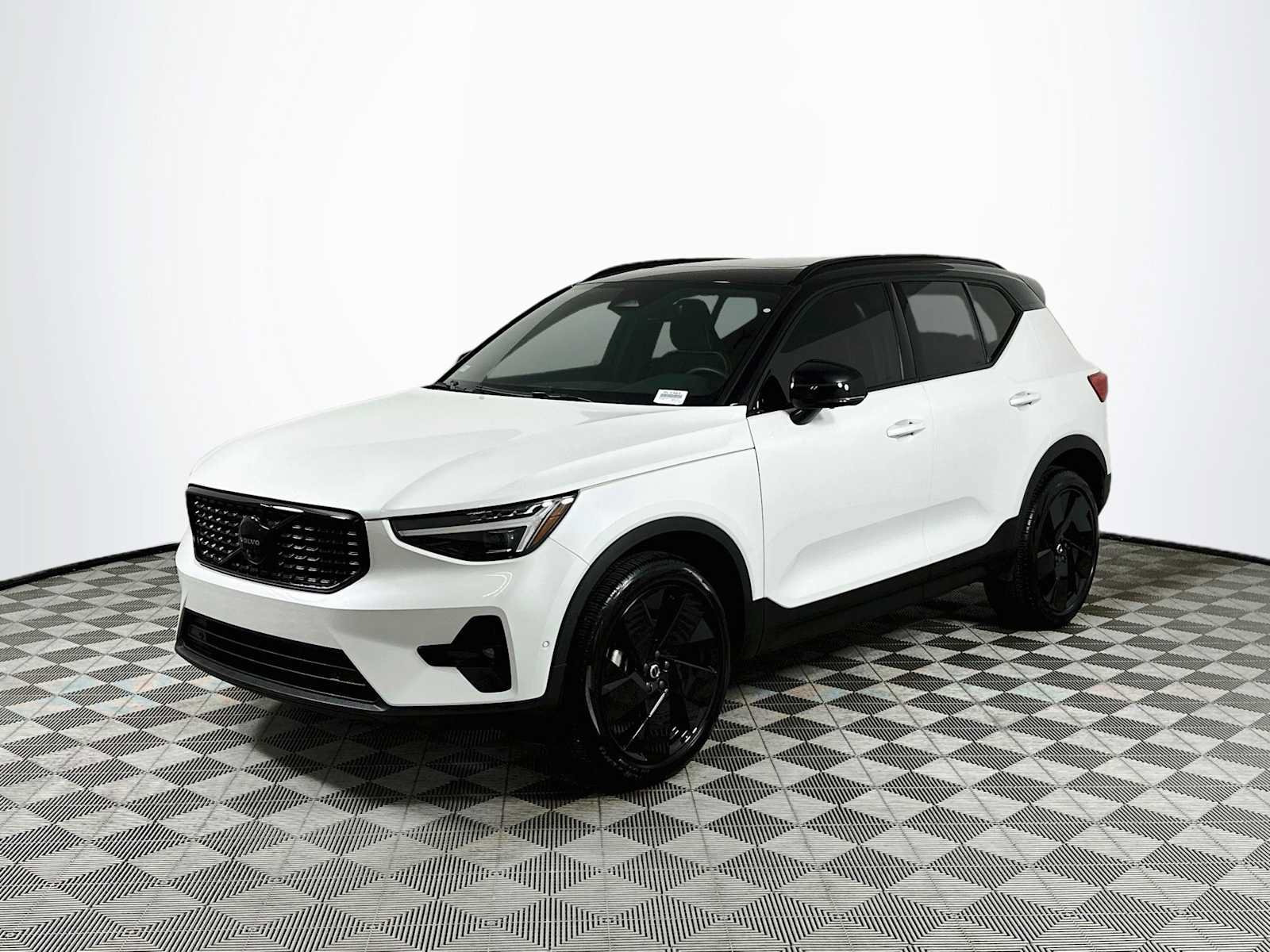 Used 2026 Volvo XC40 B5 Ultra w/ Climate Package AWD/4WD image 3