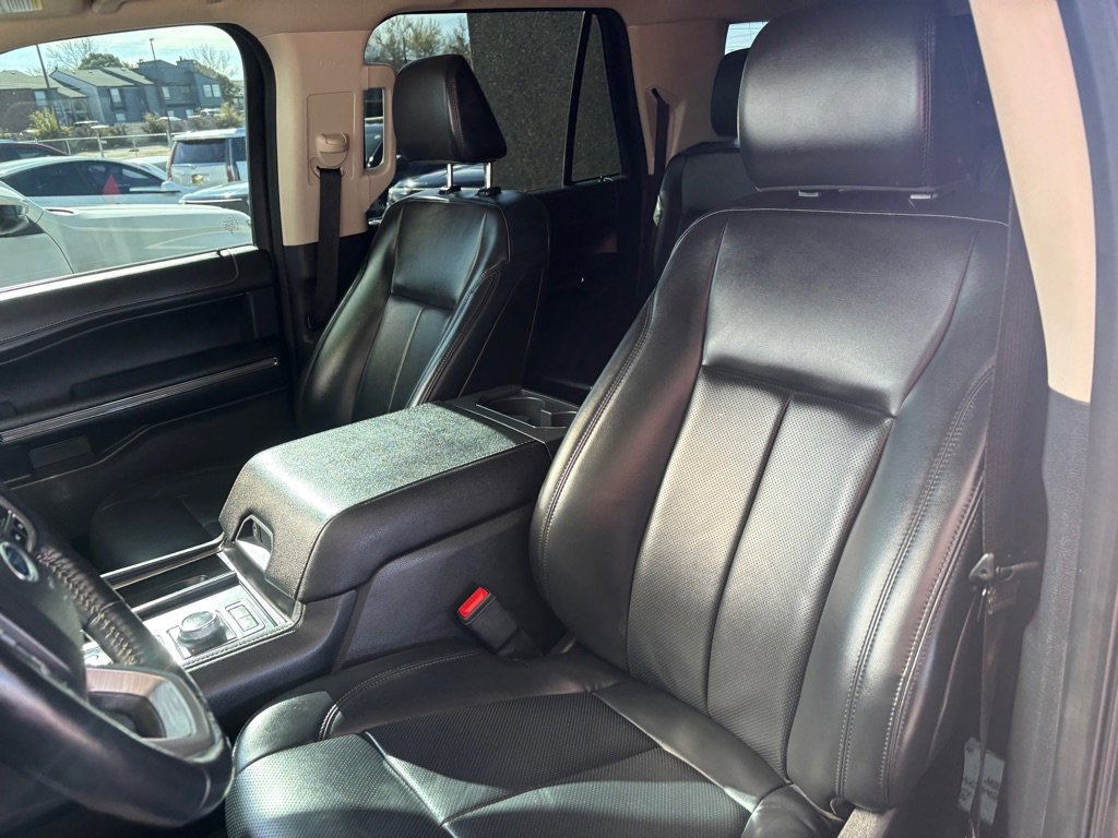 Used 2023 Ford Expedition Max XLT image 6
